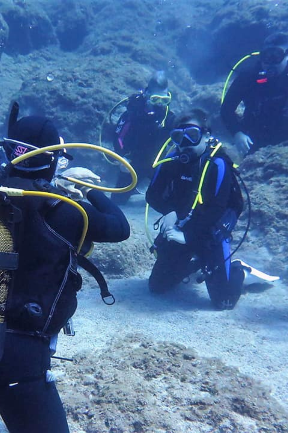 underwater course with 5 divers
